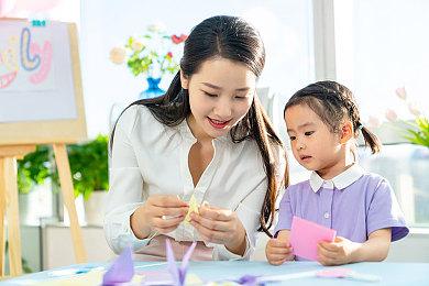 恐怖游戏《玩偶之家：破碎镜后》预告 令人脊背发凉